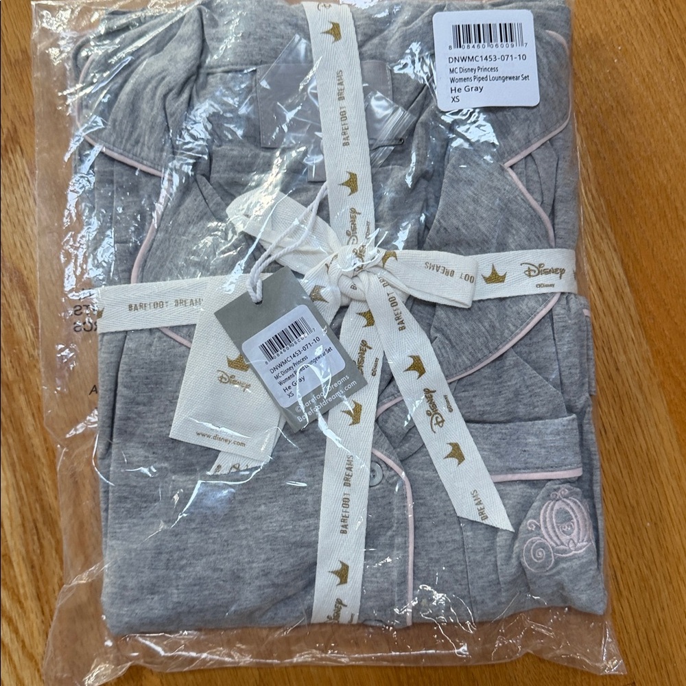 NWT BAREFOOT DREAMS MALIBU COLLECTION DISNEY PRINCESS WOMEN'S PIPED PJ SET-GRAY - Picture 7 of 7
